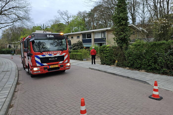 Brand in garage bewoners gewekt door buren
