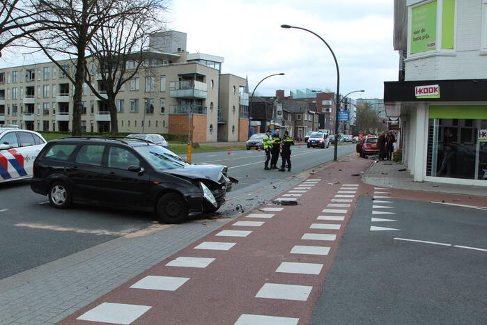 Twee auto's en fietser betrokken bij ongeval