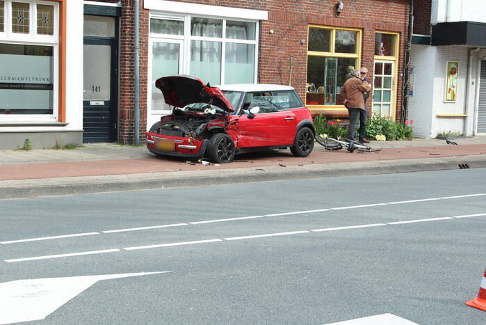 Twee auto's en fietser betrokken bij ongeval
