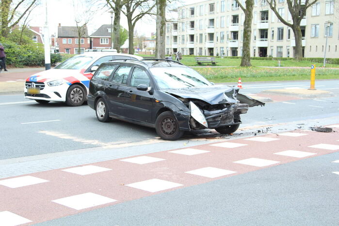 Twee auto's en fietser betrokken bij ongeval