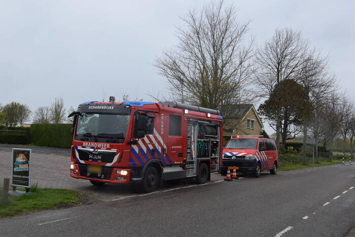 Automobilist rijdt pompinstallatie omver