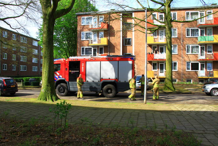Brandweer bevrijdt opgesloten kraai