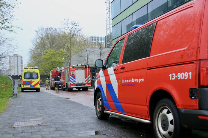 Persoon ademt rook in bij brand