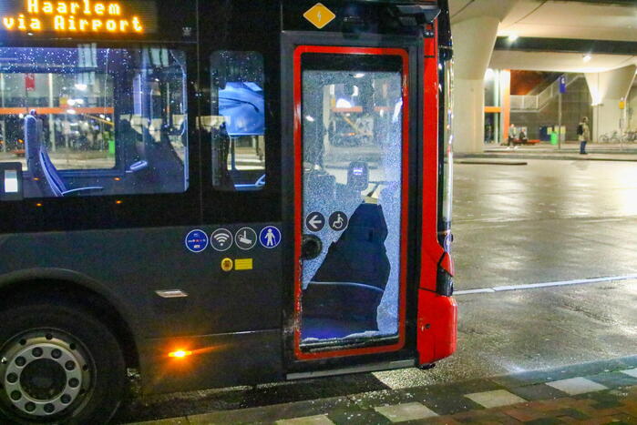 Personenauto in botsing met lijnbus
