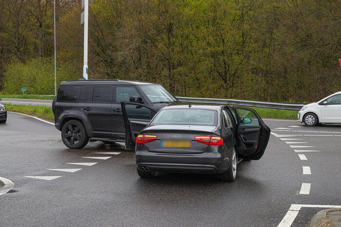 Bestuurder ziet andere auto over het hoofd bij het afslaan