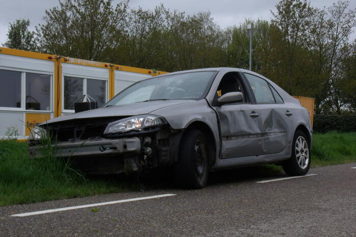 Auto flink beschadigd aangetroffen
