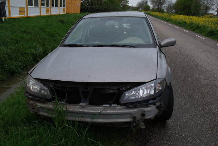 Auto flink beschadigd aangetroffen