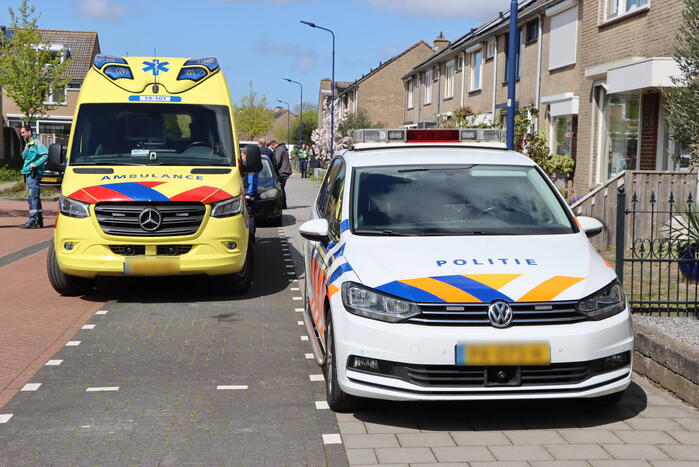 Twee personen op dak van woning
