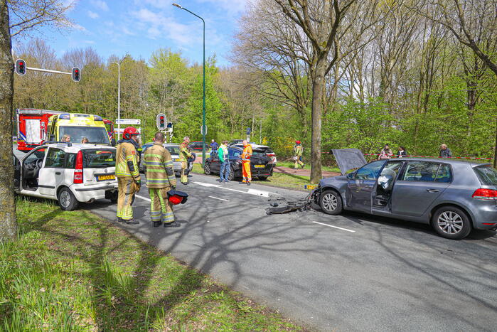 Drie personenwagens betrokken bij botsing