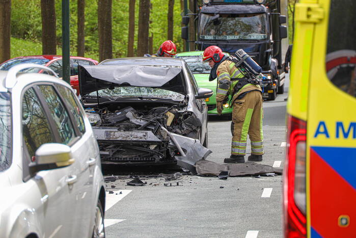 Drie personenwagens betrokken bij botsing