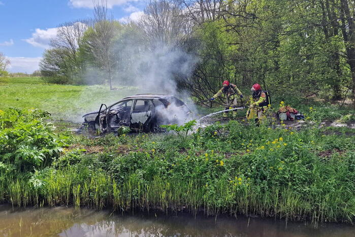 Auto verwoest door brand