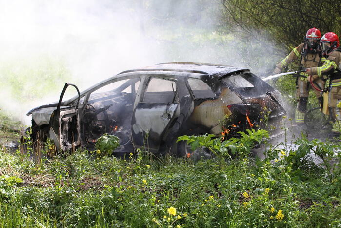 Auto verwoest door brand