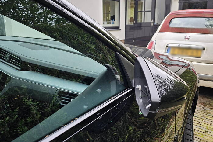 Meerdere onderdelen van voertuigen gestolen