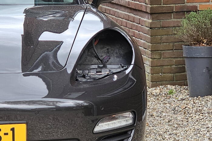 Meerdere onderdelen van voertuigen gestolen