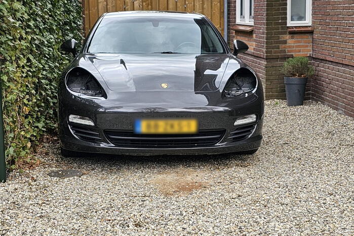 Meerdere onderdelen van voertuigen gestolen