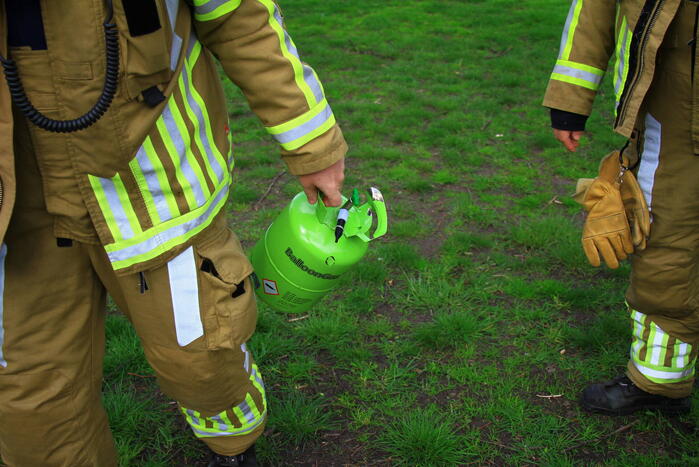 Heliumtank achtergelaten in speeltuin
