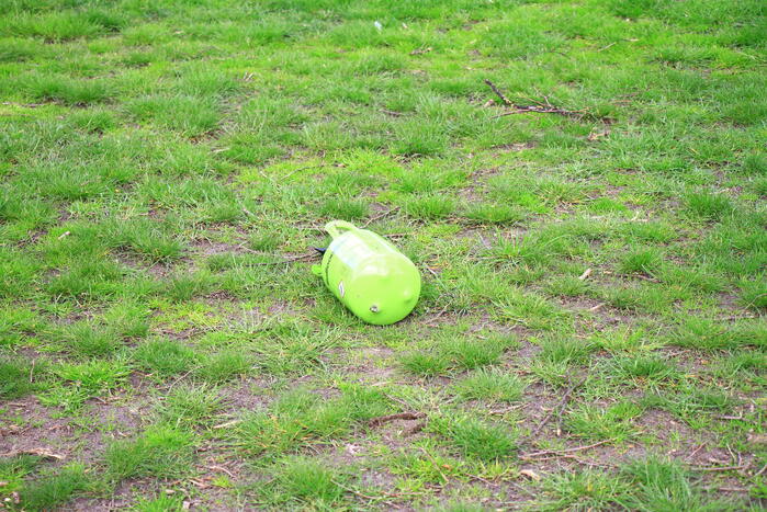 Heliumtank achtergelaten in speeltuin