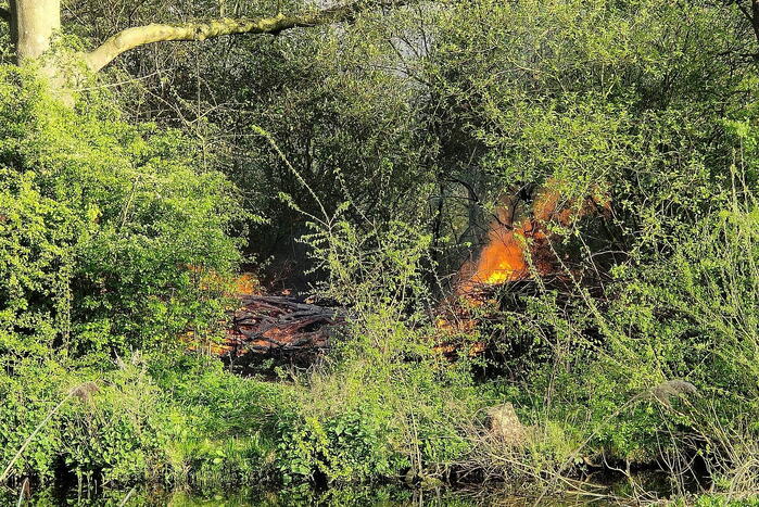 Brandweer ingezet voor hevige buitenbrand