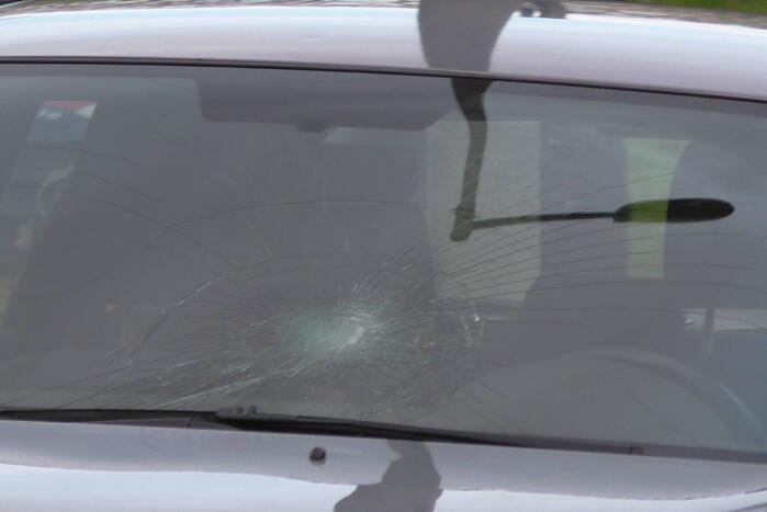 Fietser geschept door personenauto