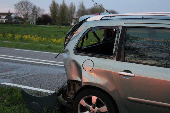 Auto uitgebrand na harde botsing