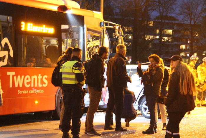 Frontale aanrijding tussen lijnbus en auto