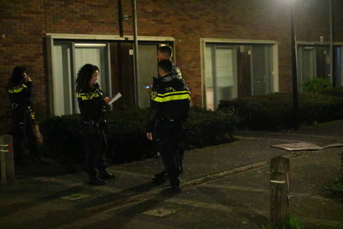 Explosief afgegaan bij voordeur woning