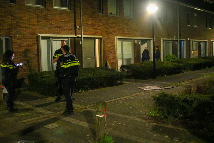 Explosief afgegaan bij voordeur woning