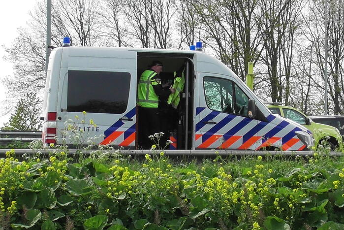 Traumahelikopter landt op snelweg