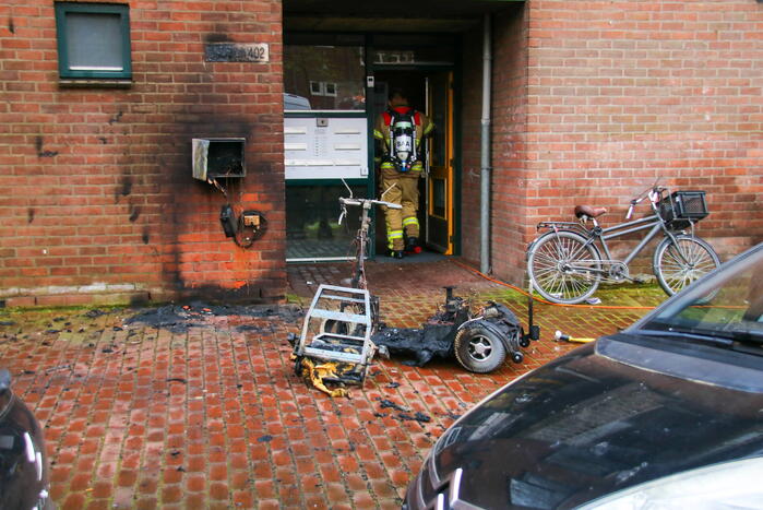 Oplader laat scootmobiel afbranden