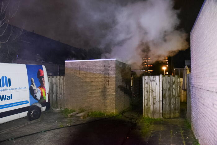 Flinke rook bij schuurbrand