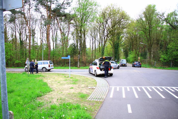 Flinke schade en twee gewonden na ongeval op kruising