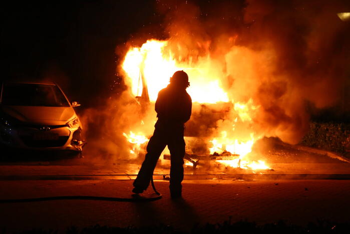 Bestelbus verwoest door brand