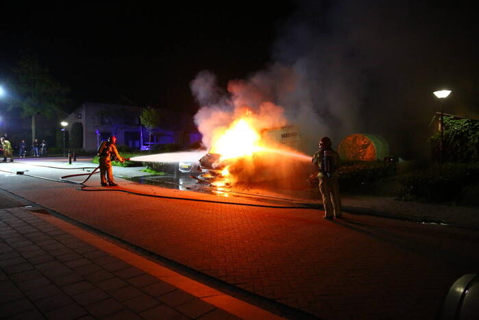 Bestelbus verwoest door brand