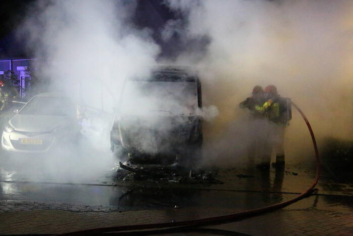 Bestelbus verwoest door brand