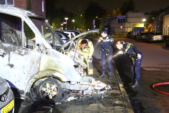 Bestelbus verwoest door brand