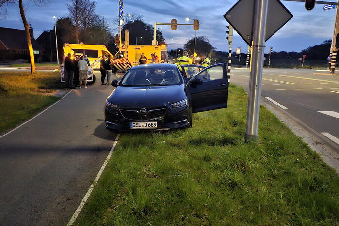 Bestuurder aangehouden na botsing met paal
