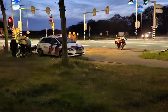 Bestuurder aangehouden na botsing met paal