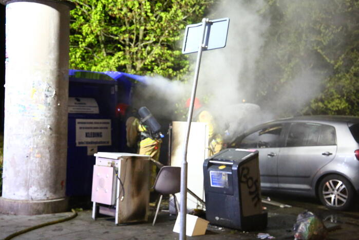 Auto en container in brand gestoken