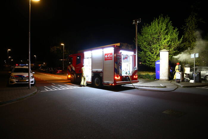 Auto en container in brand gestoken