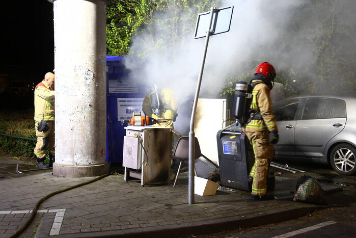 Auto en container in brand gestoken