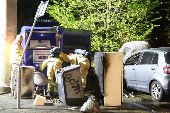 Auto en container in brand gestoken