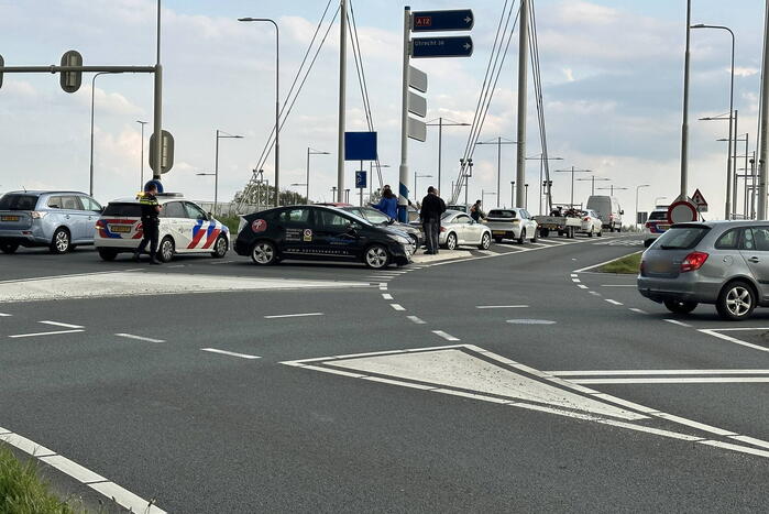 Botsing tussen twee voertuigen op kruising