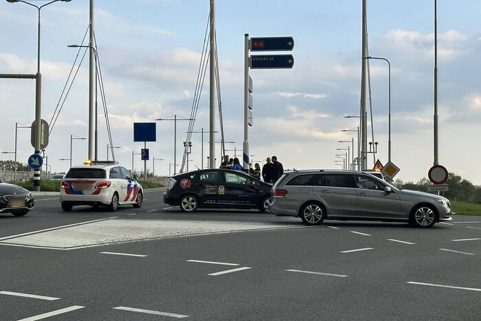Botsing tussen twee voertuigen op kruising