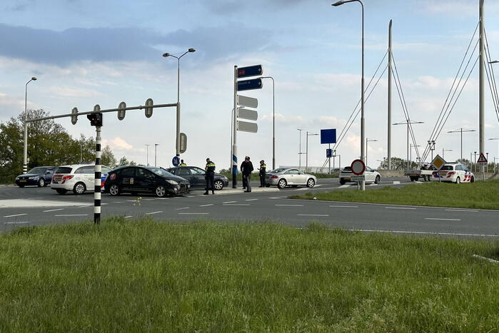 Botsing tussen twee voertuigen op kruising