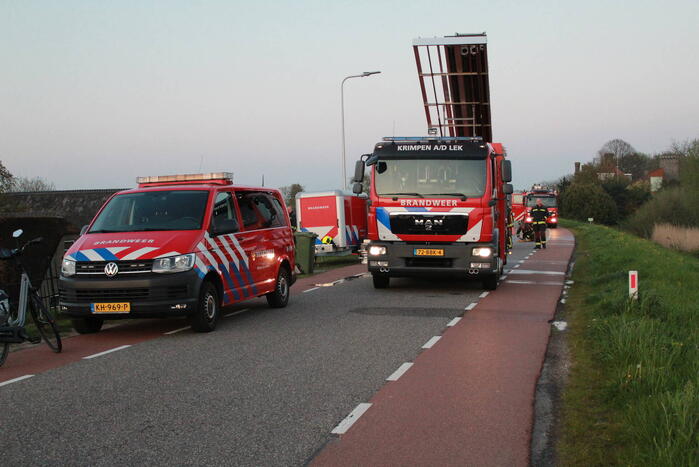 Brand in rietenkap van woning