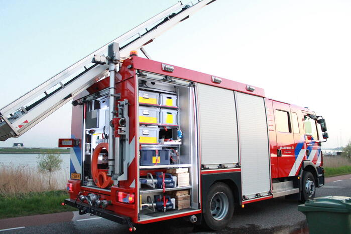 Brand in rietenkap van woning