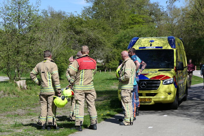 Onderzoek naar aantroffen kinderfiets langs waterkant Vakantiepark Molecaten Park Waterbos