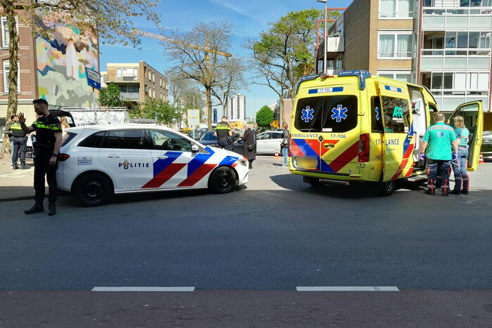 Een gewonde bij botsing op kruising