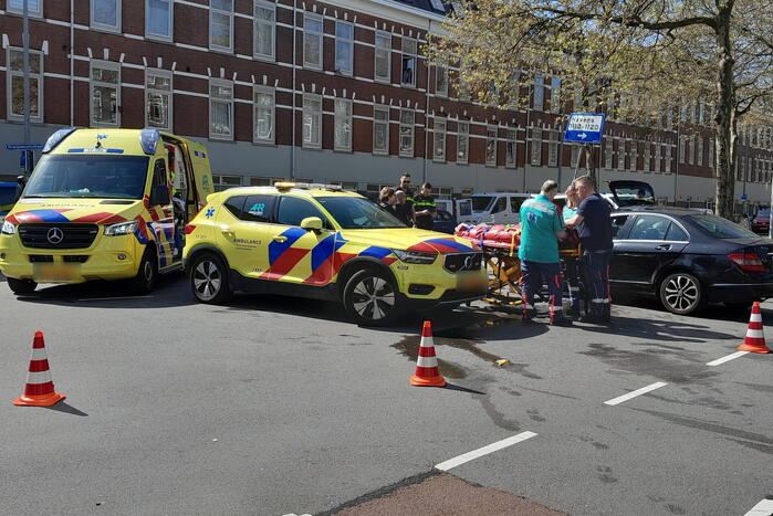 Een gewonde bij botsing op kruising