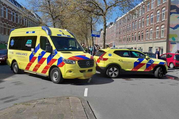 Een gewonde bij botsing op kruising